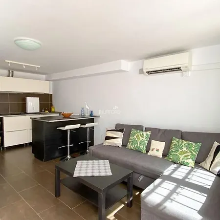 아파트 Modern Apartment, Walking Distance Of The Sea 네르하